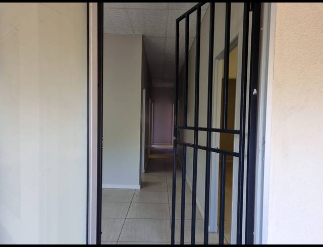 92M² OFFICE TO LET IN SONHEUWEL